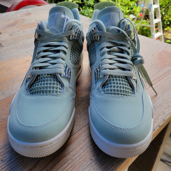 Jordan 4 Seafoam Size 11 Women - Picture 3 of 5